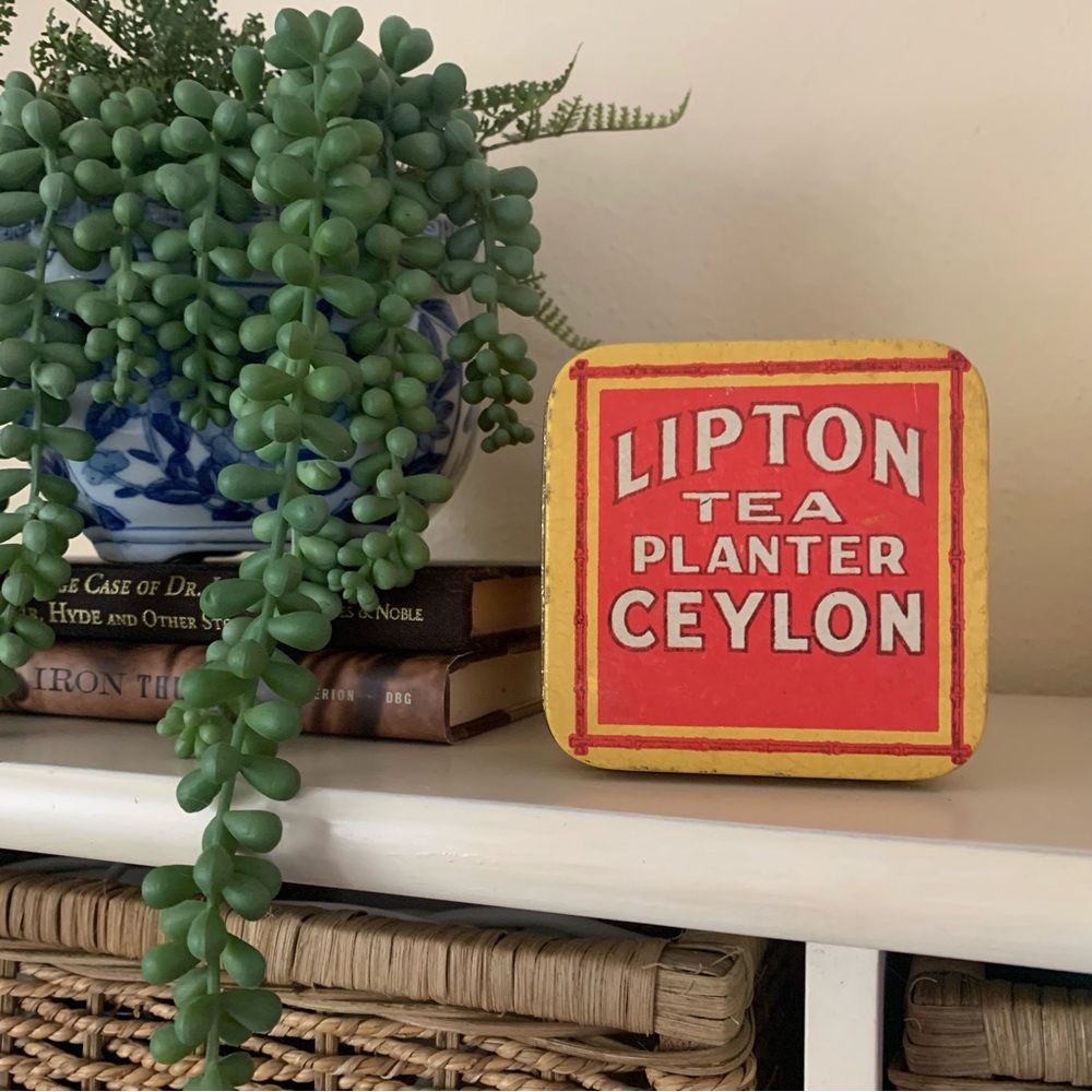 Lipton tea planter Ceylon 4 In Collector tin Empty w Original Lid Gold Red Color